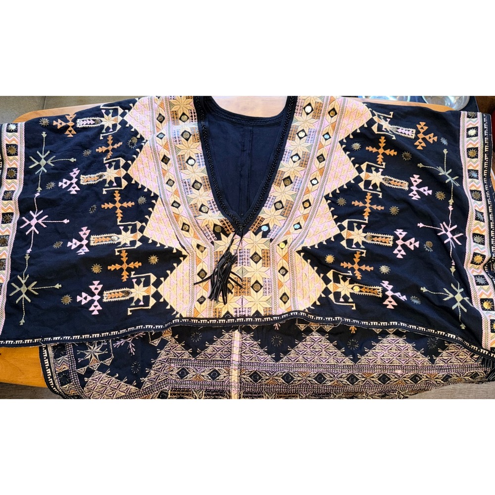 Guatemalan Huipil Poncho Womens One Size Embroidered Floral Boho Vintage Top